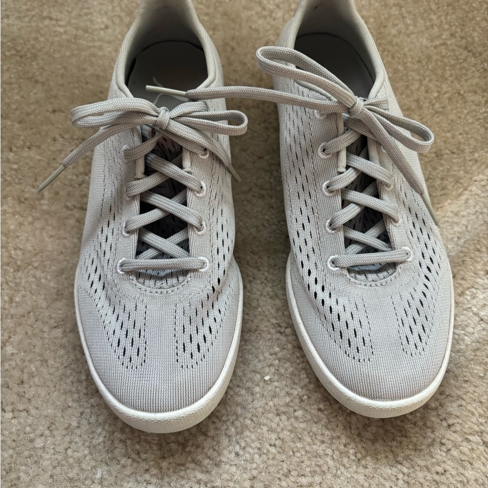 EUC Women’s Puma 6.5 Gray/White Golf Sneaker - Picture 2 of 7